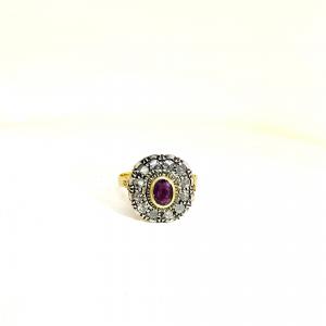 ANELLO IN ORO CON RUBINO CENTRALE E DIAMANTI 